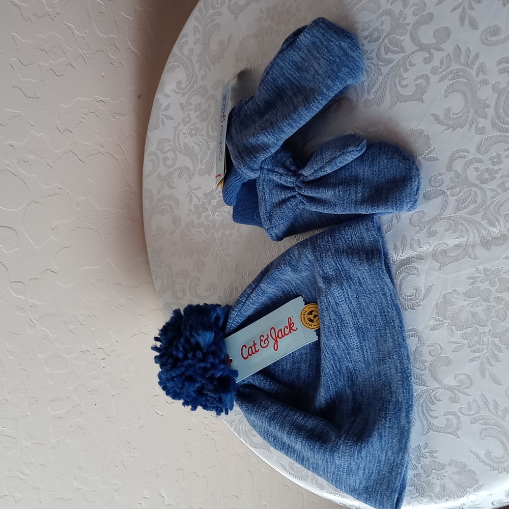 NWT Cat & Jack Beanie and Mittens Set